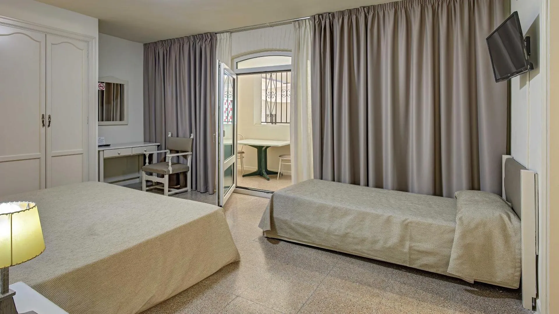 Hotel Castell Blanc Empuriabrava