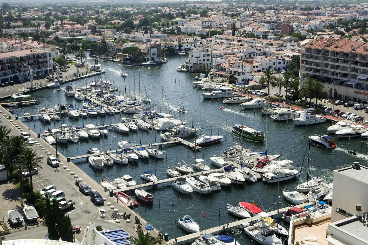 Hotel Castell Blanc Empuriabrava 3*,