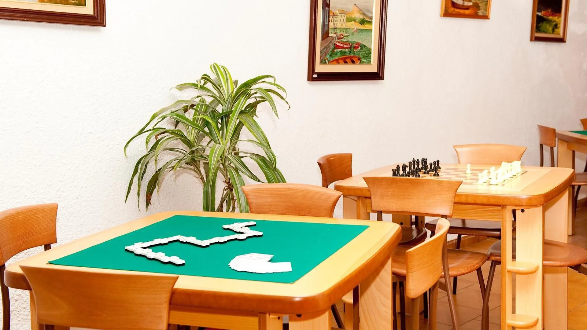 Hotel Castell Blanc Empuriabrava