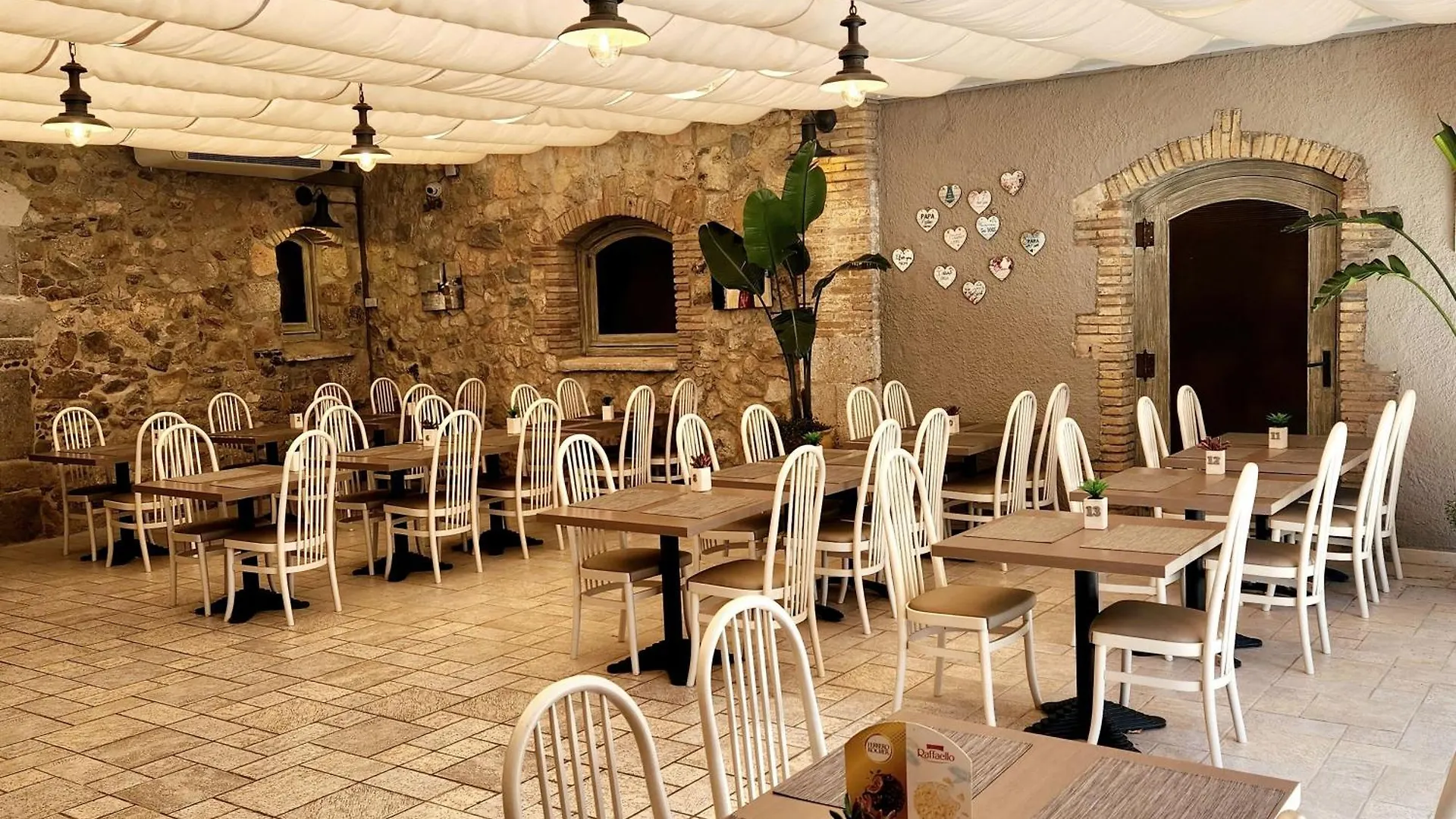 Hotel Castell Blanc Empuriabrava 3*,  Spain